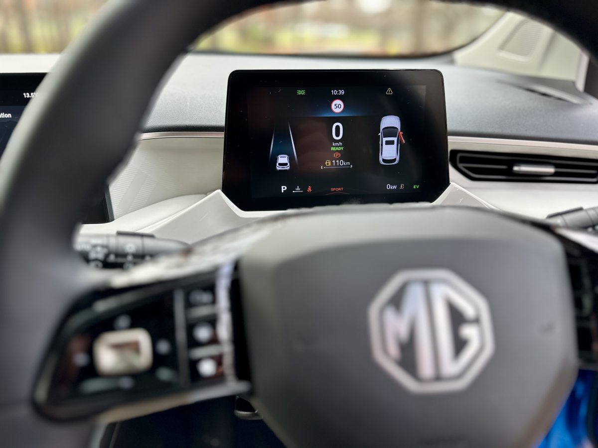 MG3 Hybrid+ touchscreen