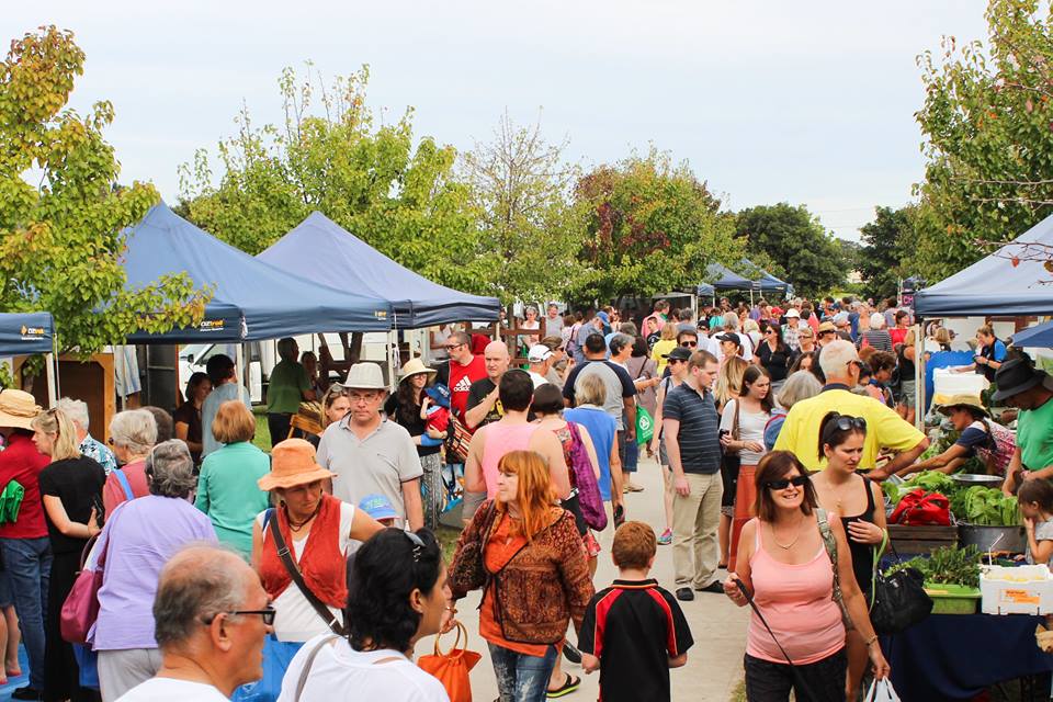 Crowd at farmers' market