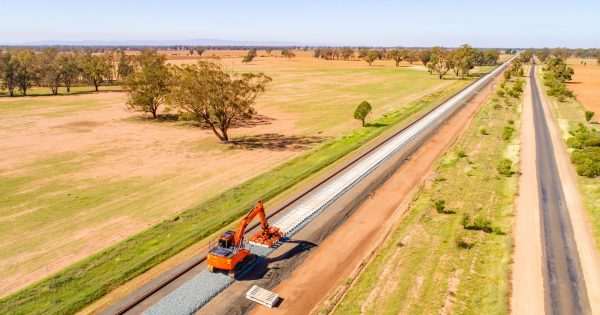 Double-stacked trains on the way after Inland Rail gets green light on Albury to Illabo