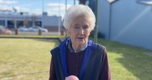 92-year-old croquet rookie outguns opponents at Griffith Croquet Club event