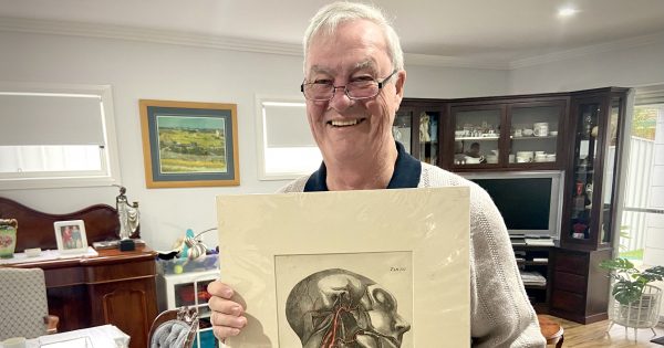 'Prioritise people with a rural background': retiring Wagga surgeon says the future of regional care is local