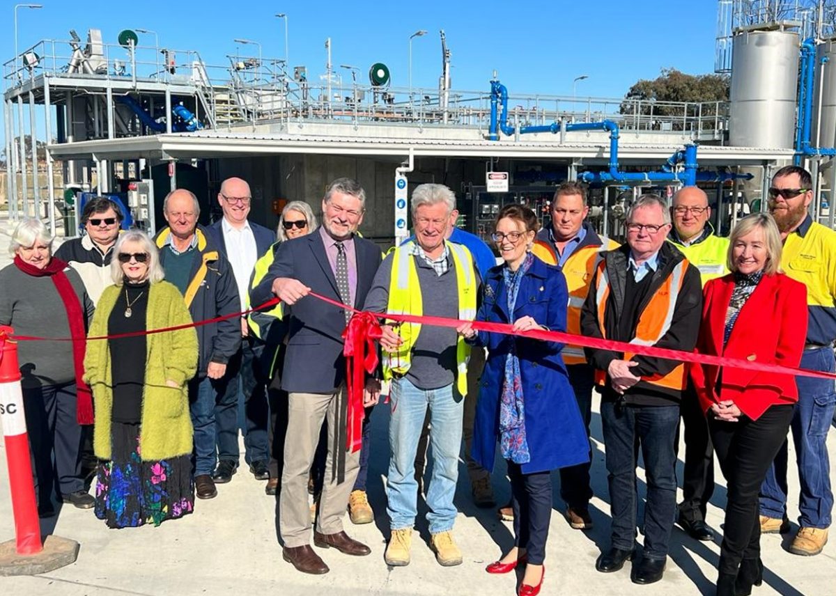 Member for Cootamundra Steph Cooke and Weddin Shire Mayor Craig Bembrick cut the ribbon at the opening of the Grenfell wastewater Treatment Plant