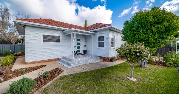 Love at first sight when you spot this Turvey Park cottage