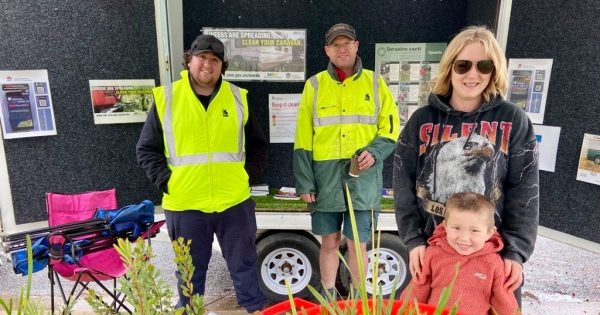 Uranquinty community's engaging week with mobile library service