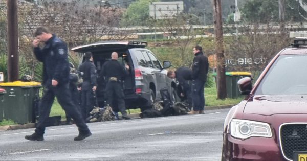 Wanted man charged after police siege in Wagga