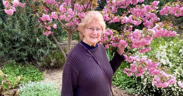 Emeri De Bortoli opens up spectacular garden to public for Griffith festival