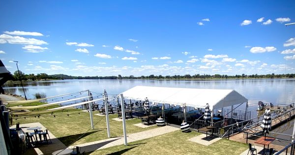 Wagga Boat Club makes the most of its Lake Albert location with new deck