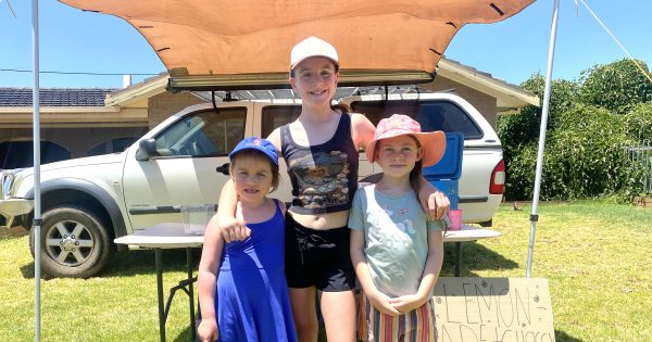 Young entrepreneurs open impromptu lemonade stand after cancer fundraising success