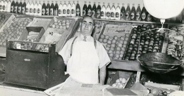 Riverina Rewind: Fruit and milkshakes with a smile at Sam Scollo's store