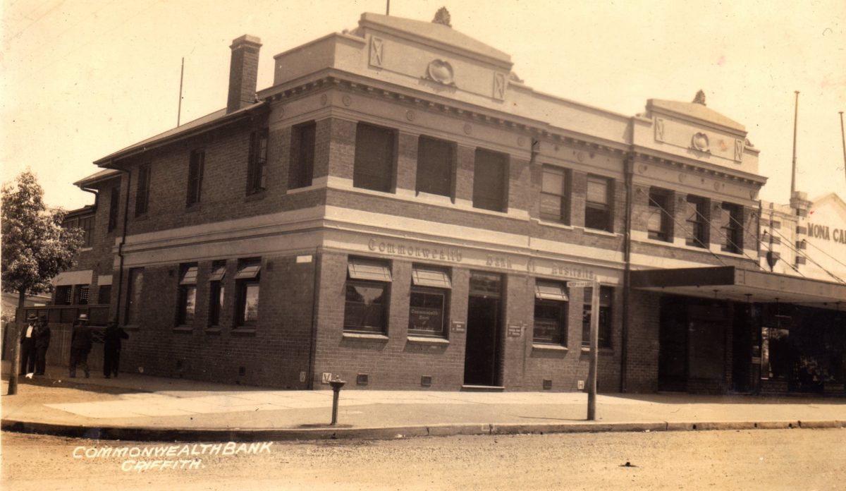 Old photo of a Commonwealth Bank 