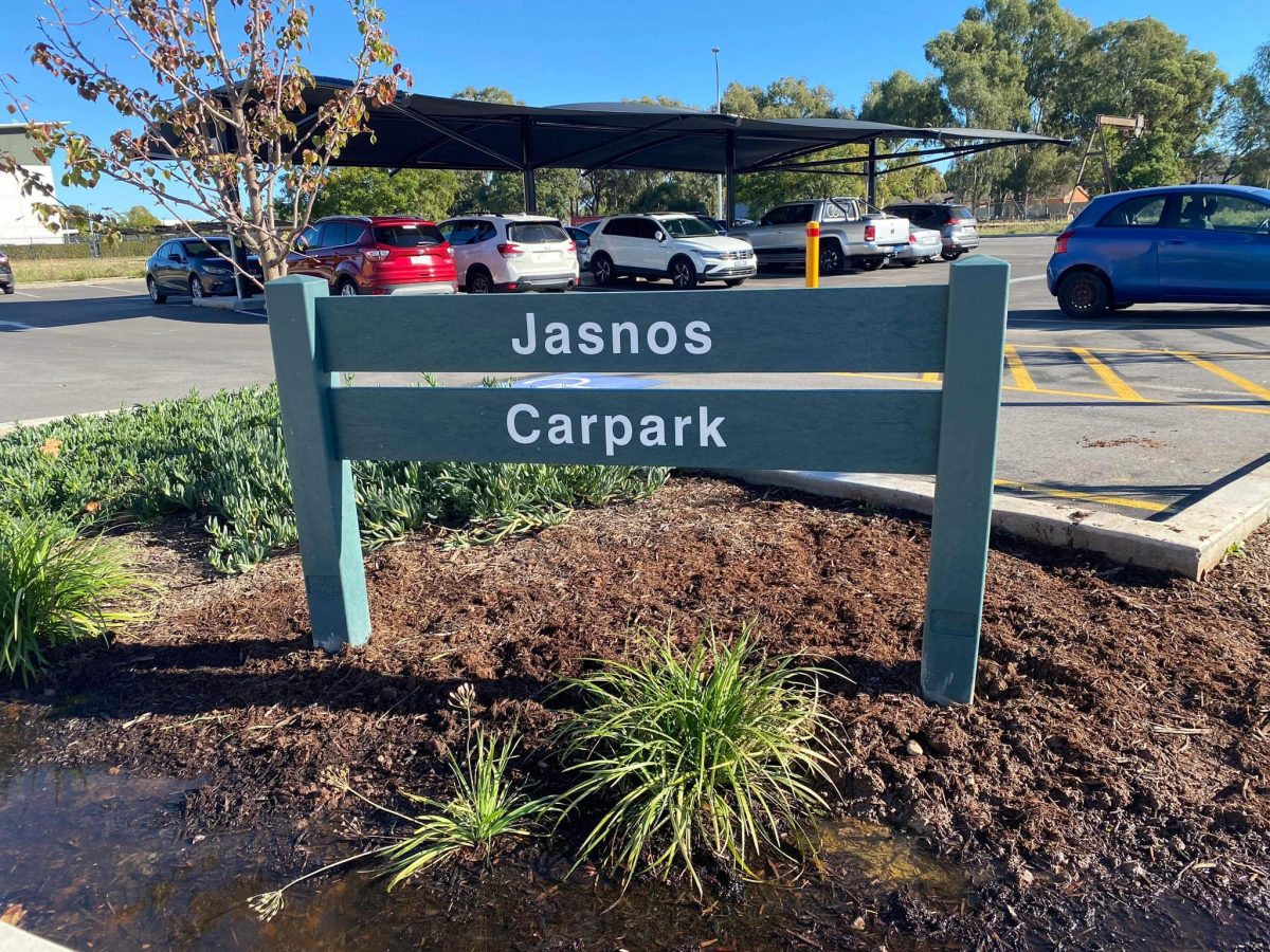 Jasnos carpark sign 
