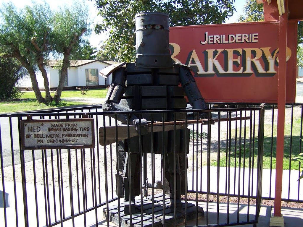 Ned Kelly armoured suit statue