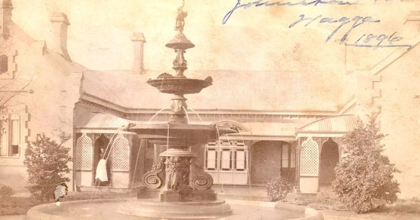 Riverina Rewind: That's not where Wagga's fountain belongs!