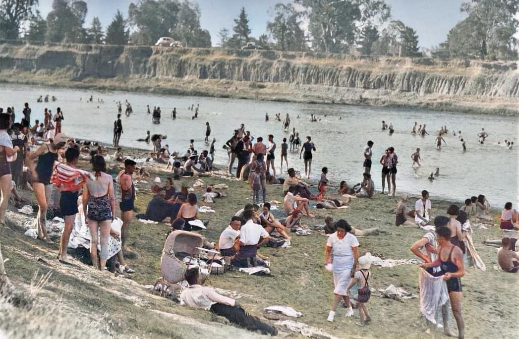 Wagga beach-goers in the 1950s