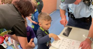 From finger painting to fingerprinting: Adelong Preschoolers tour Tumut Police Station