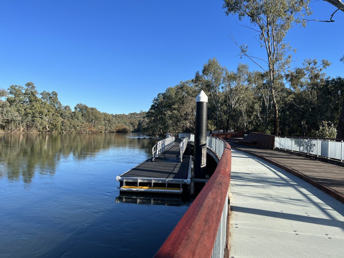 The development of one kilometre of foreshore on the Murray River provides an enhanced space for people to connect with nature and soak up the surrounding environment.