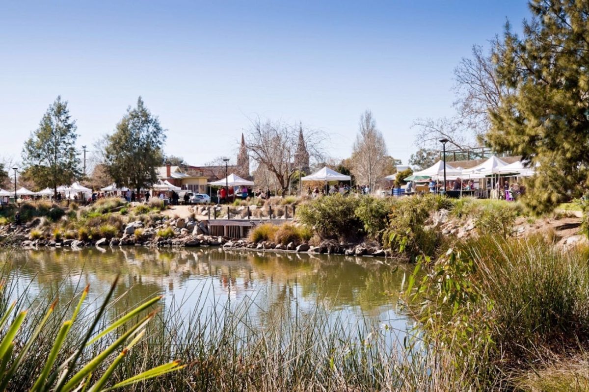 Start the weekend with a trip to Wollundry Lagoon to enjoy the Saturday Markets. 