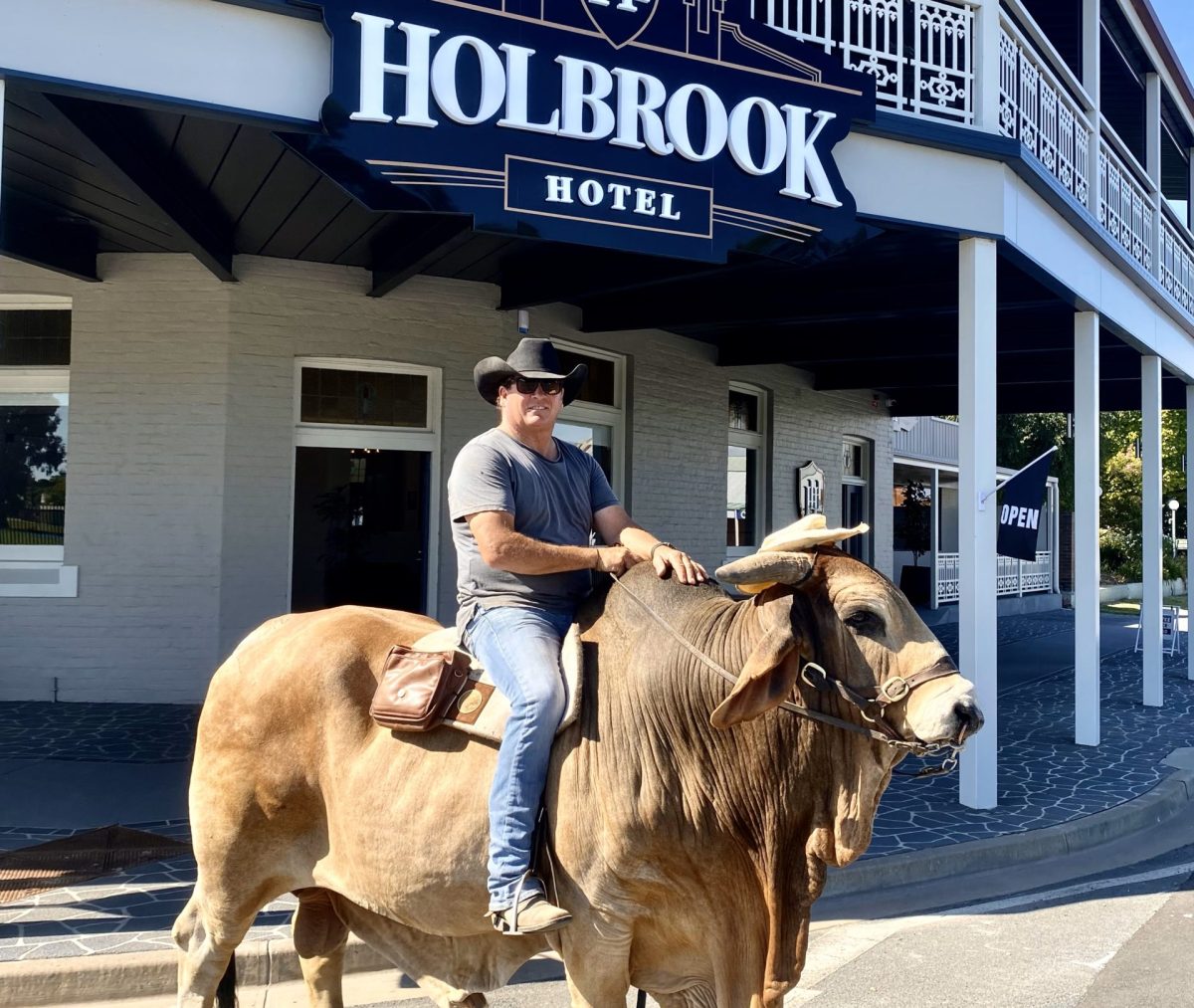 Lachie Cossor's entertaining outback stockman show is coming to the Holbrook Hotel
