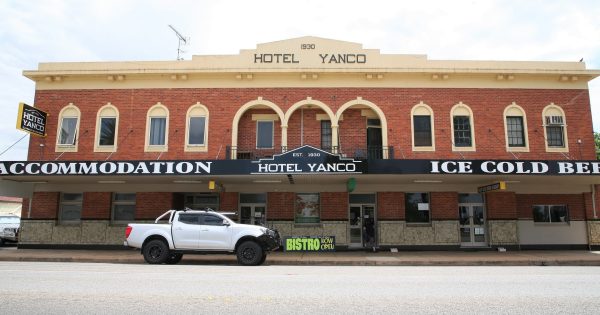 Hotel Yanco seeks to install seven poker machines, citing community benefits