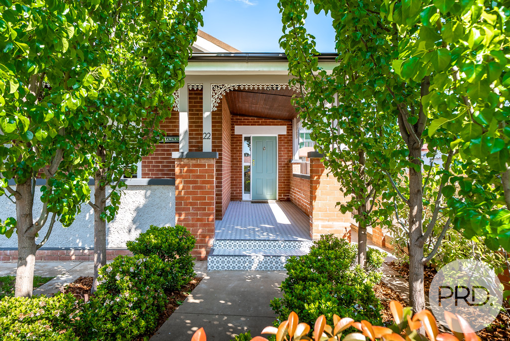 22 Murray St central home going to auction