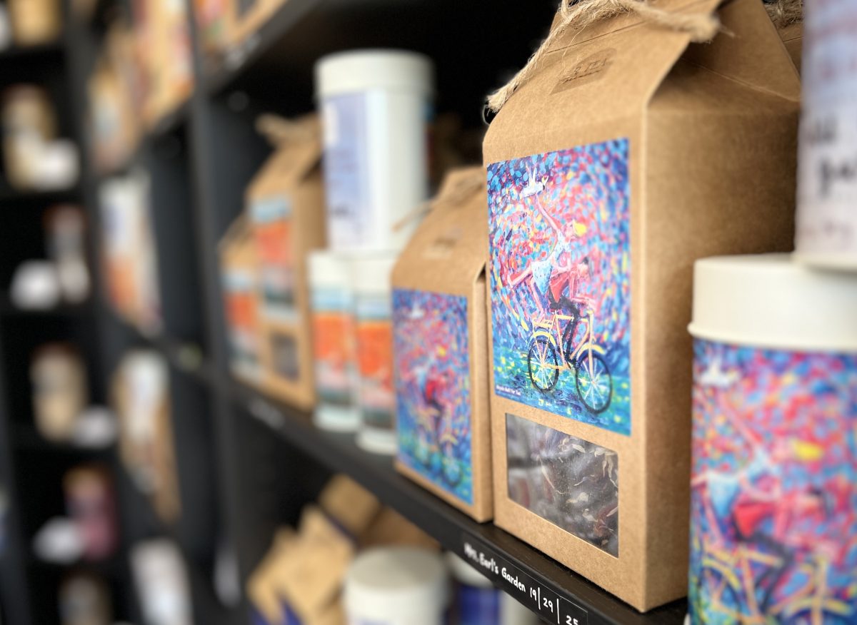 R TEA blends unique teas with Willy Sheather's art. 