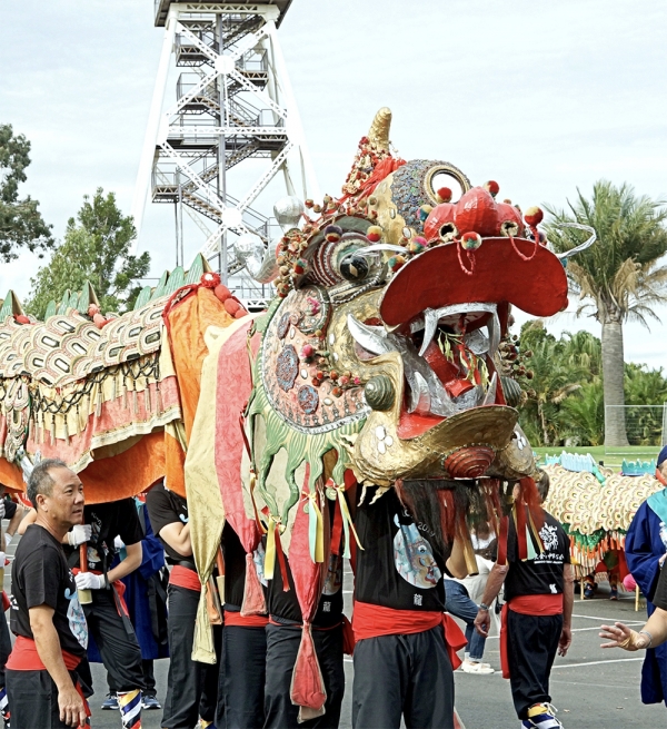 Loong parading at the Easter Festival in Bendigo in 2019.