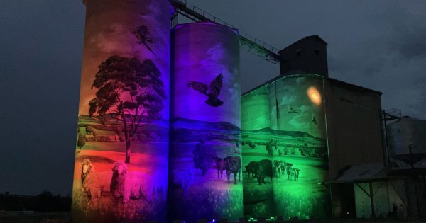 New light shines on historic town of Grenfell, and its famous silos