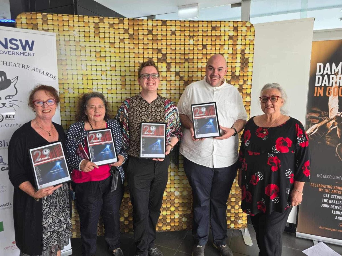 Robyn Horwell, Diana Lovett, Iain Wright, Michael Mitchell with Wagga Wagga School of Arts President Lee Kennedy.