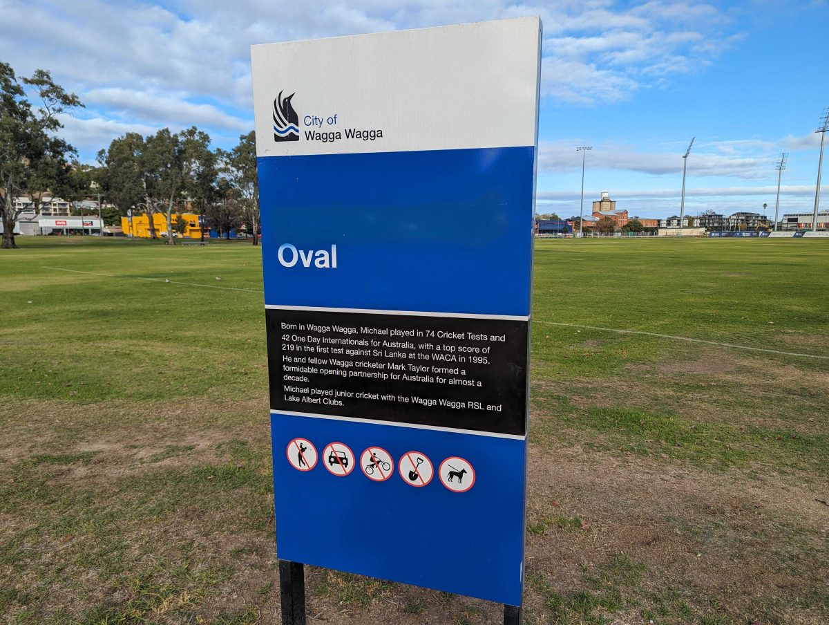Wagga Wagga City Council stated they had no plans to remove graffiti from the Michael Slater Oval signage and then voted to permanently change the name.
