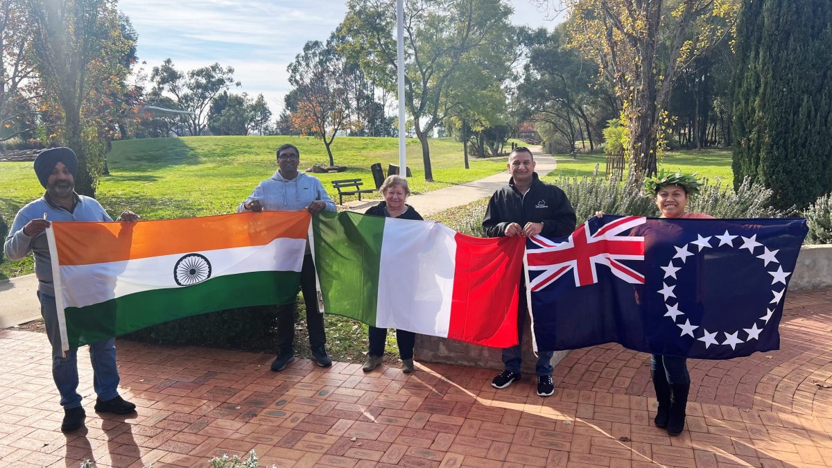 People holding the Indian and Italian flags