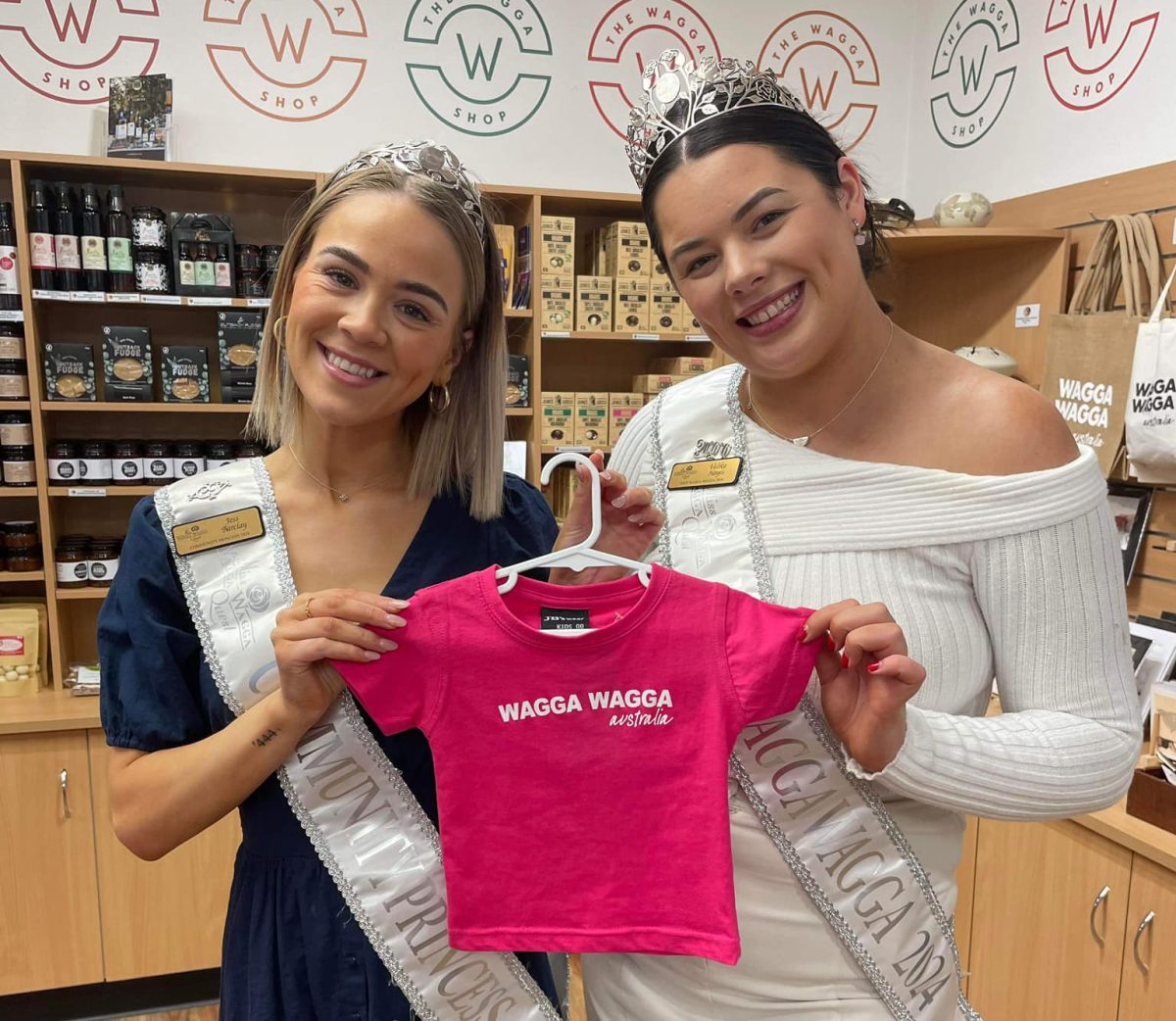 Community Princess Jess Barclay and Miss Wagga Wagga Velika Hayes stock up on local merch ahead of their trip to Leavenworth in Kansas, USA