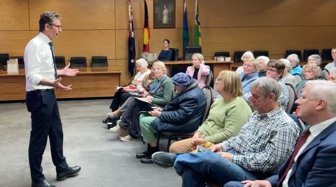 Assistant Treasurer and Minister for Financial Services Stephen Jones and Member for Riverina Micheal McCormack have combined to deliver an anti-scam forum for the people of Wagga Wagga. 