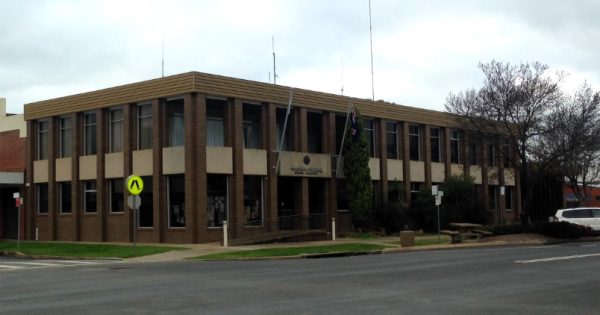 Cootamundra-Gundagai voters head to the polls as third demerger inquiry begins