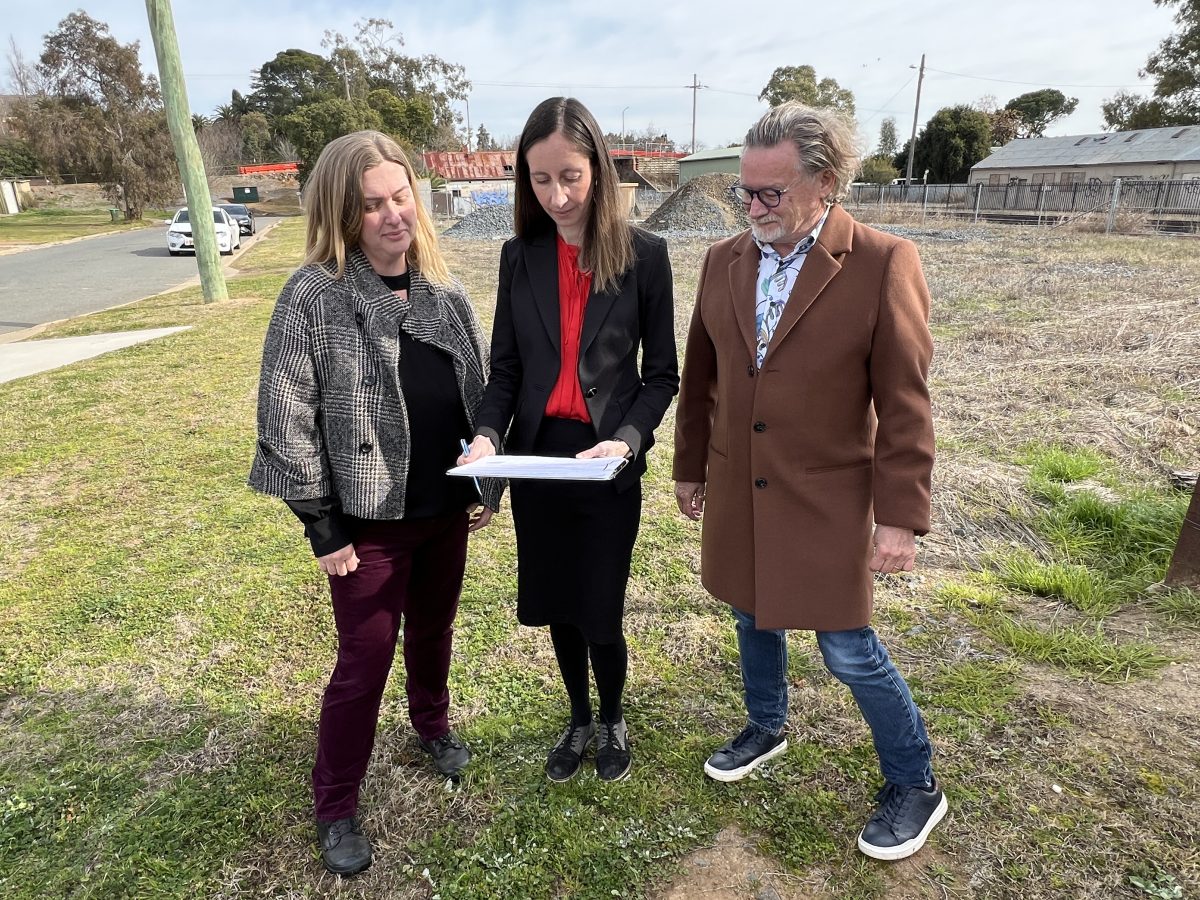 Labor for Wagga's Peita Vincent, Deputy Mayor Amelia Parkins and Mark Jeffreson gathered on Railway Street to launch the petition. 