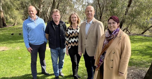 Lindsay Tanner and his team for Wagga City Council aim to 'Build Tomorrow Together'