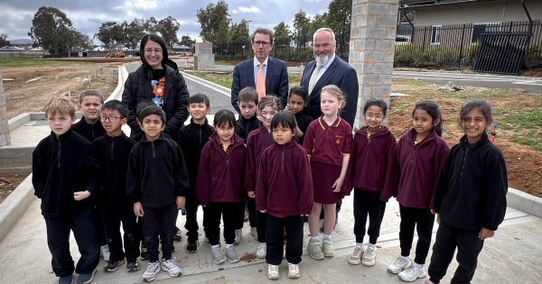 A new school zone for Wagga's Fernleigh Road as Saint Mary MacKillop College expands