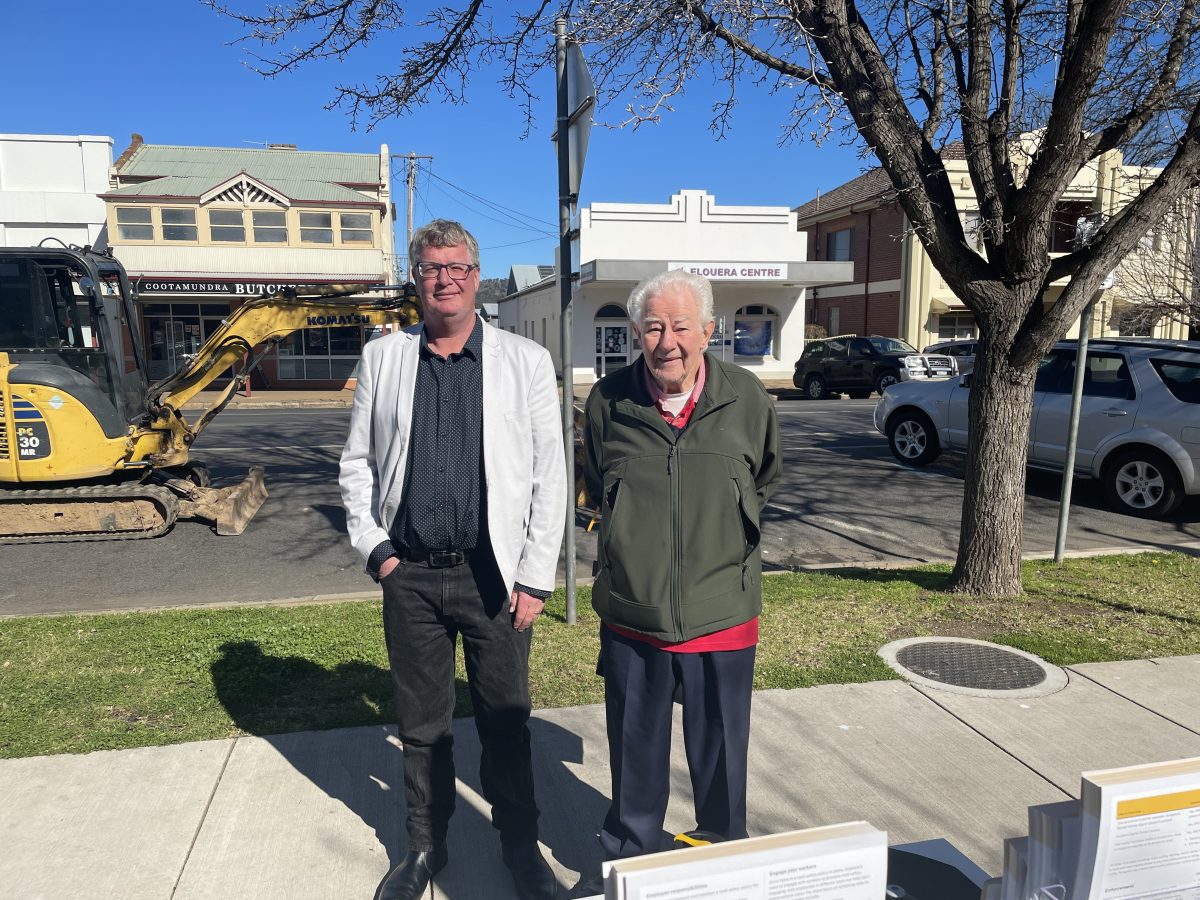 Cootamundra resident John Sexton enjoyed a chat with CGRC Mayor Gil Kelly at the LG Week event in Cootamundra.