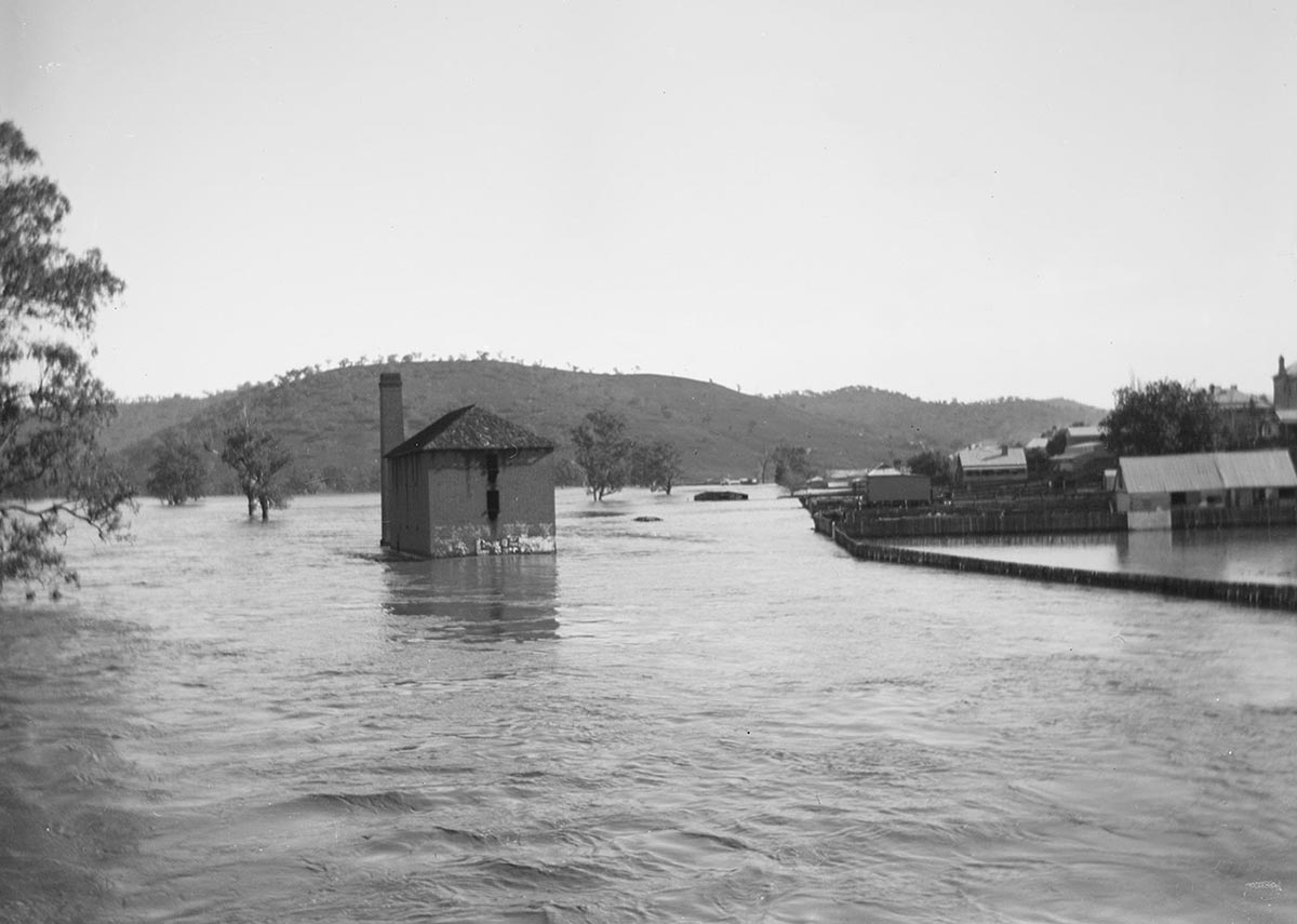 flour mill engulfed in flood waters in 1900