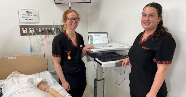 Nation-leading technology gives Riverina nursing students valuable real-life lesson