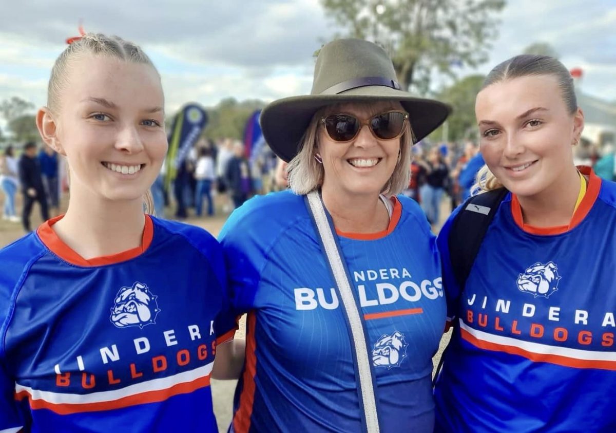 Michelle Milthorpe (centre) is also a fan of the Jindera Bulldogs Football Netball Club. 