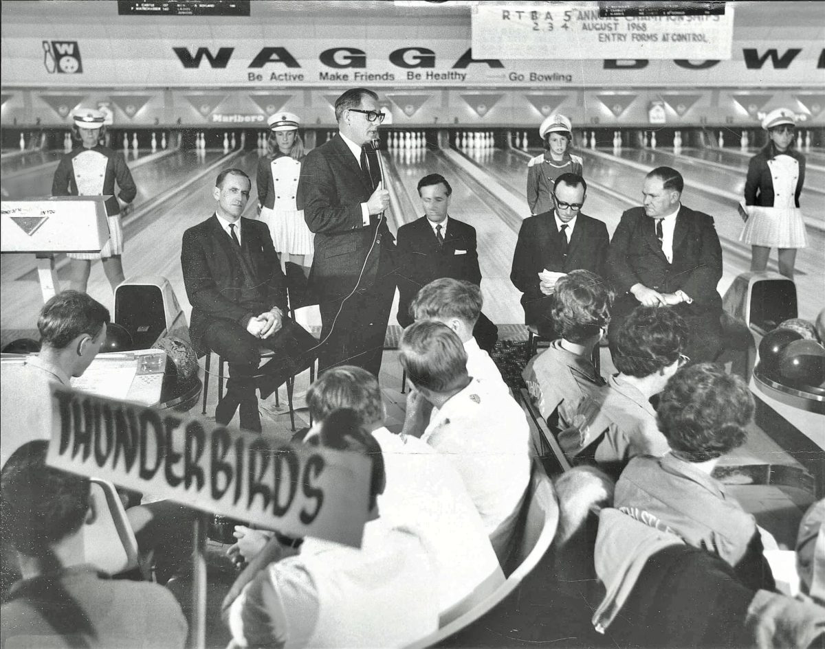 The presentation ceremony after the 5th Annual RTBA Championships at Wagga Bowl in August 1968. 