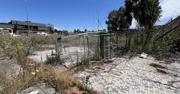 Why is the entrance to Wagga's main street a post-apocalyptic hellscape?