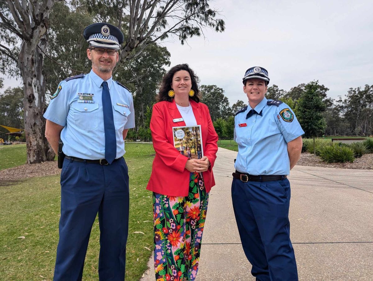 Representatives of Wagga police and WWCC