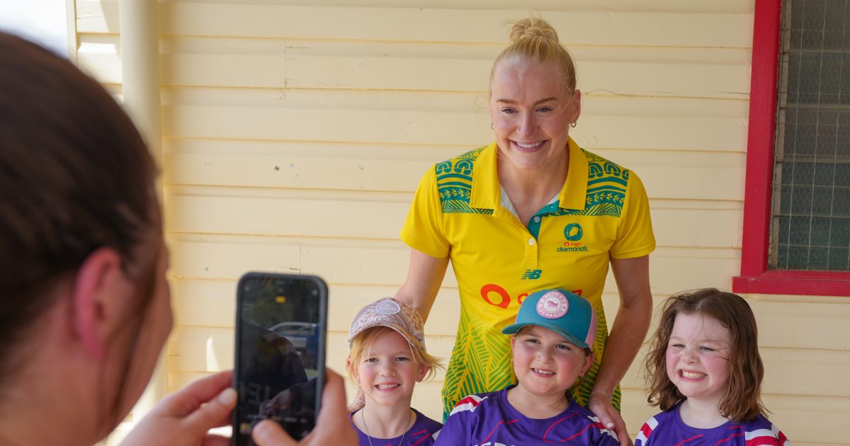 Australian Diamonds netball star visits Jerilderie to open revamped Monash Park Sports Precinct | Region Riverina