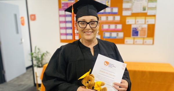 'Never stop learning': Tragic year inspires Griffith artist to complete counselling diploma