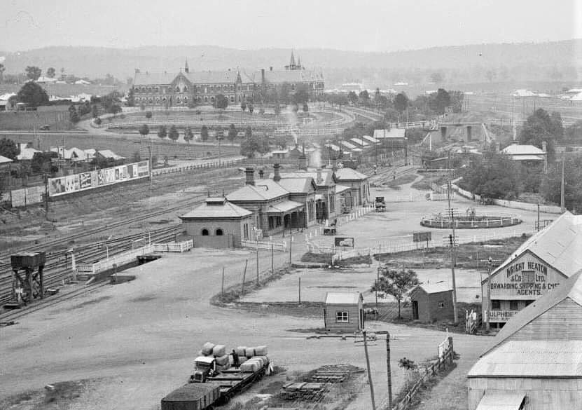 A mid 20th century view of the railway station, Mount Erin and the Best Street Bridge on the right. 