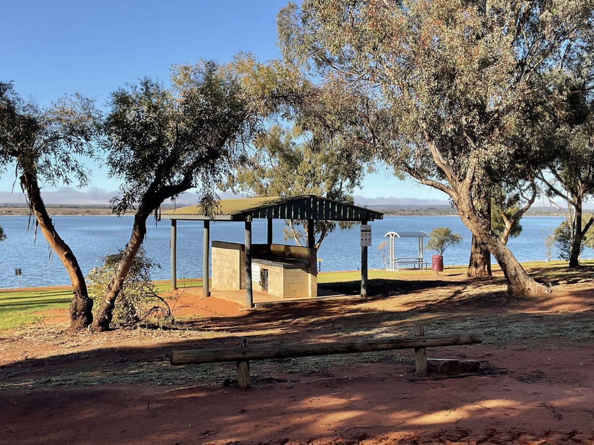 Lake picnic area 