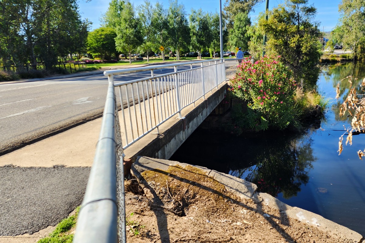 Wagga residents will soon have to avoid the Ivan Jack Drive Bridge due to extended roadworks.