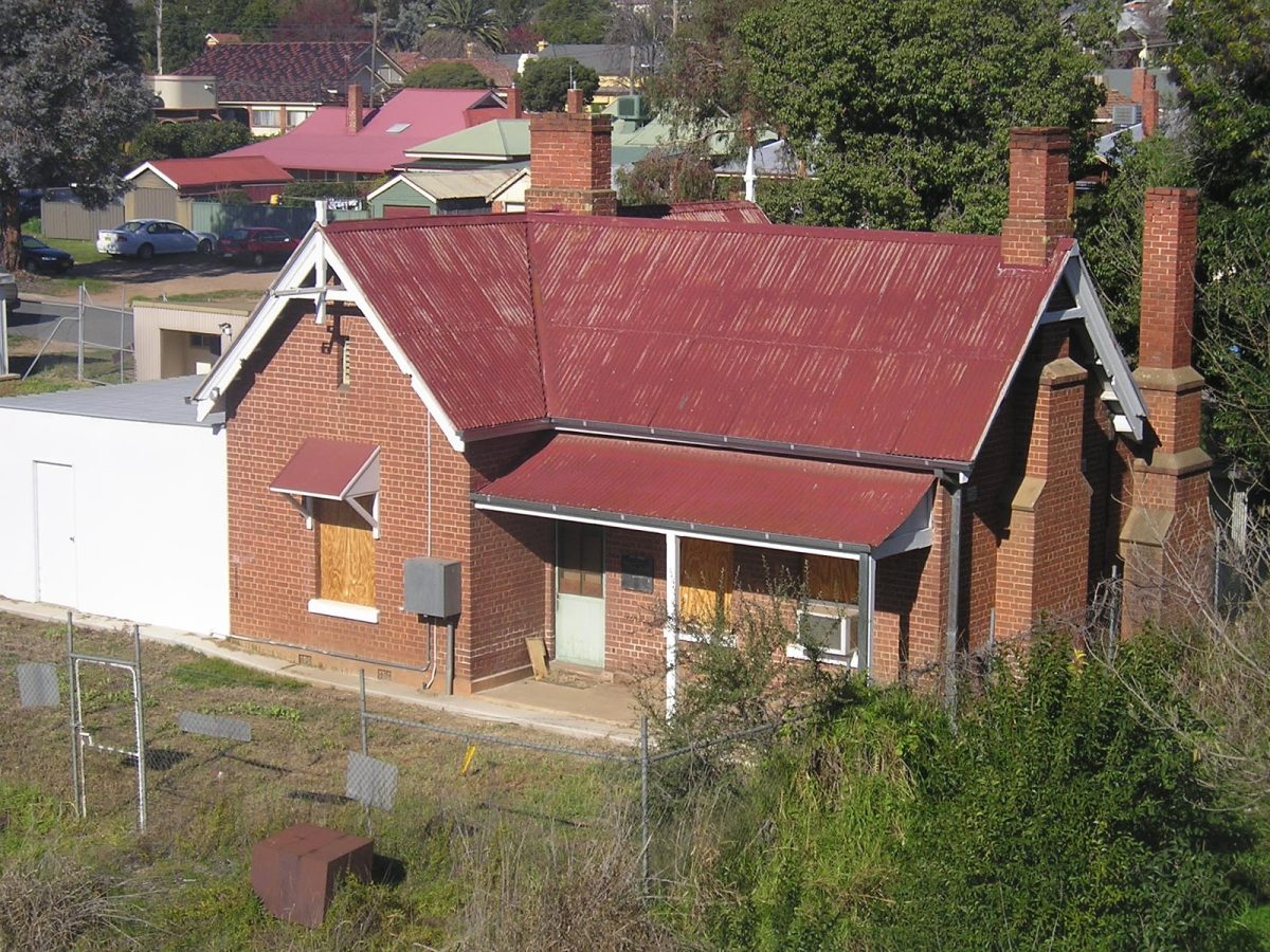 In 2004 the cottage was boarded up but remained in good condition.