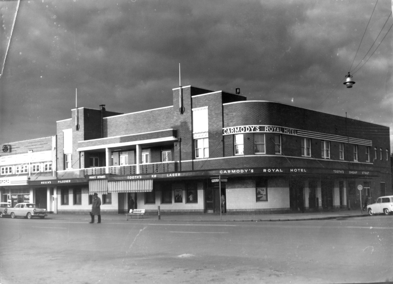 The 'new' Royal Hotel was built in 1939 by Mrs Carmody and demolished in 1979. 